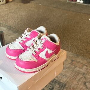 Nike Kids Sneakers in Pink and White